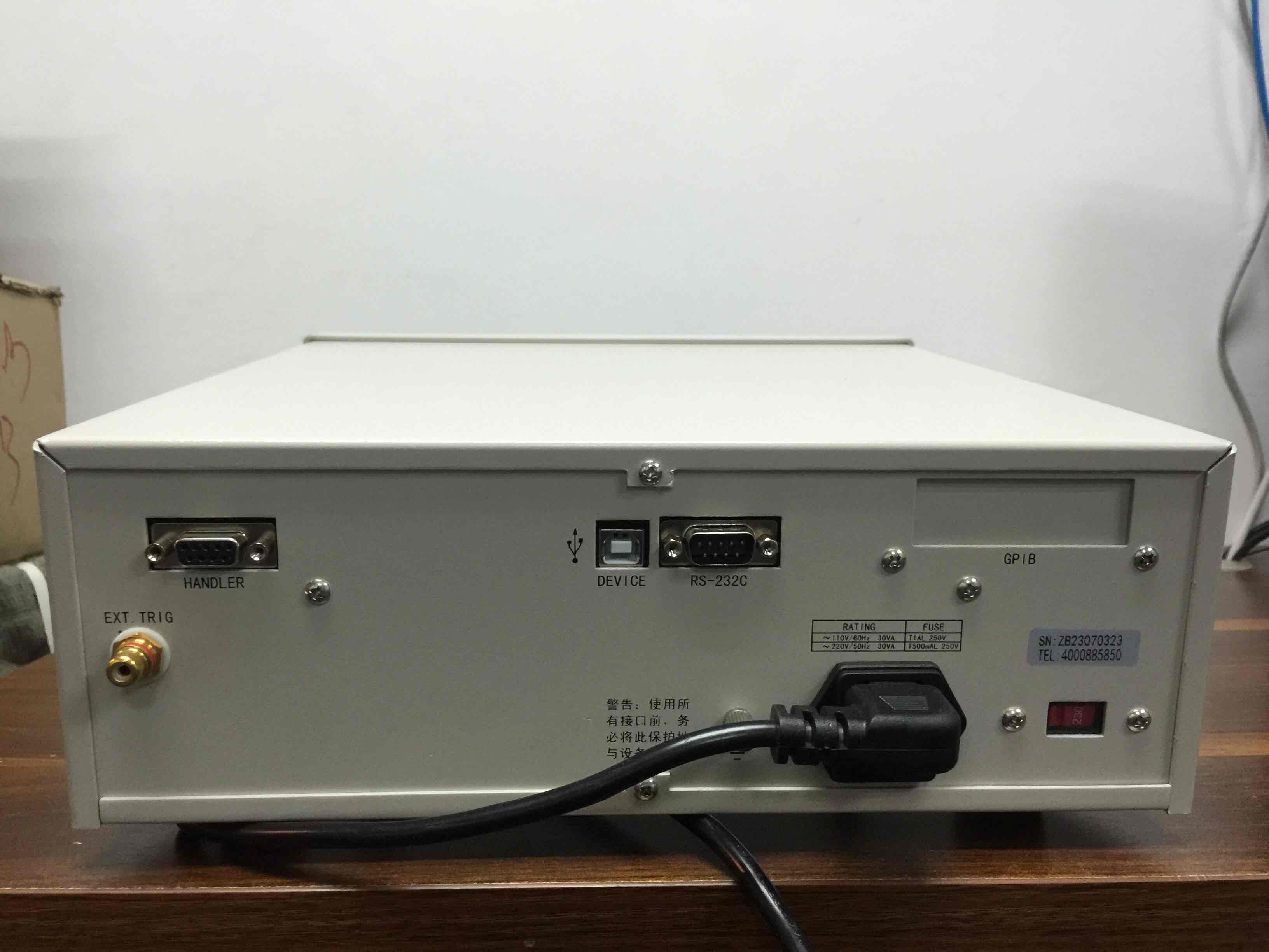 致新ZX8517D数字电桥背部