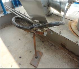 用热电偶测量炉温时,应避免测温组件与火焰直接接触,也不宜距离太近或装在炉门旁边。接线盒不应碰到炉壁,以免热电偶冷端温度过高。热电偶、热电阻温度测温表安装方式