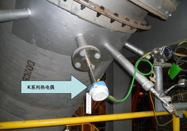 热电偶安装时应放置在尽可能靠近所要测的温度控制点。为防止热量沿热电偶传走或防止保护管影响被测温度,热电偶应浸入所测流体之中,深度至少为直径的10倍。当测量固体温度时,热电偶应当顶着该材料或与该材料紧密接触。为了使导热误差减至很小,应减小接点附近的温度梯度。热电偶、热电阻温度测温表安装方式