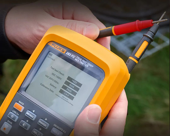 Fluke-283FC/PV真有效值CAT III 1500 V太阳能数字万用表和无线电流钳表