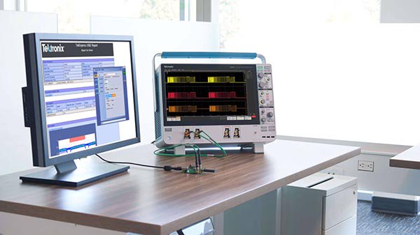 MSO64-with-monitor.jpg MSO64配监视器